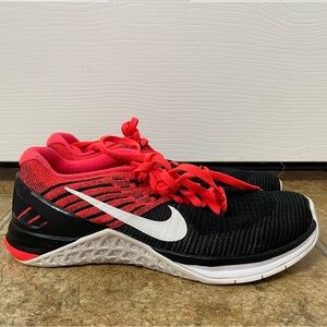 Nike Metcon DSX Flyknit Cross Training Shoes Men’s 6 / Women’s 7.5–8 Black Red